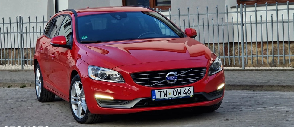 Volvo V60 cena 44700 przebieg: 221000, rok produkcji 2014 z Pionki małe 562